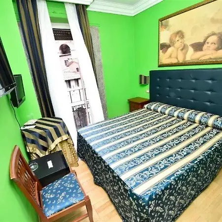 Augustus Hotel *